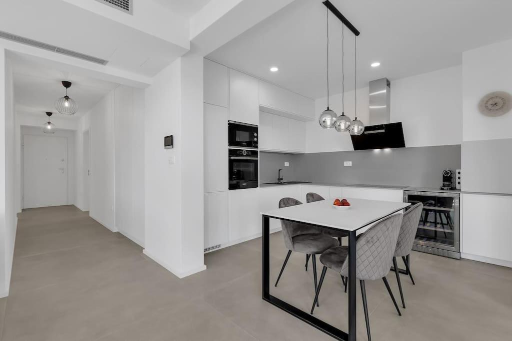 Apartman Delux With Private Pool - Makarska Exklusiv Тучепи Екстер'єр фото