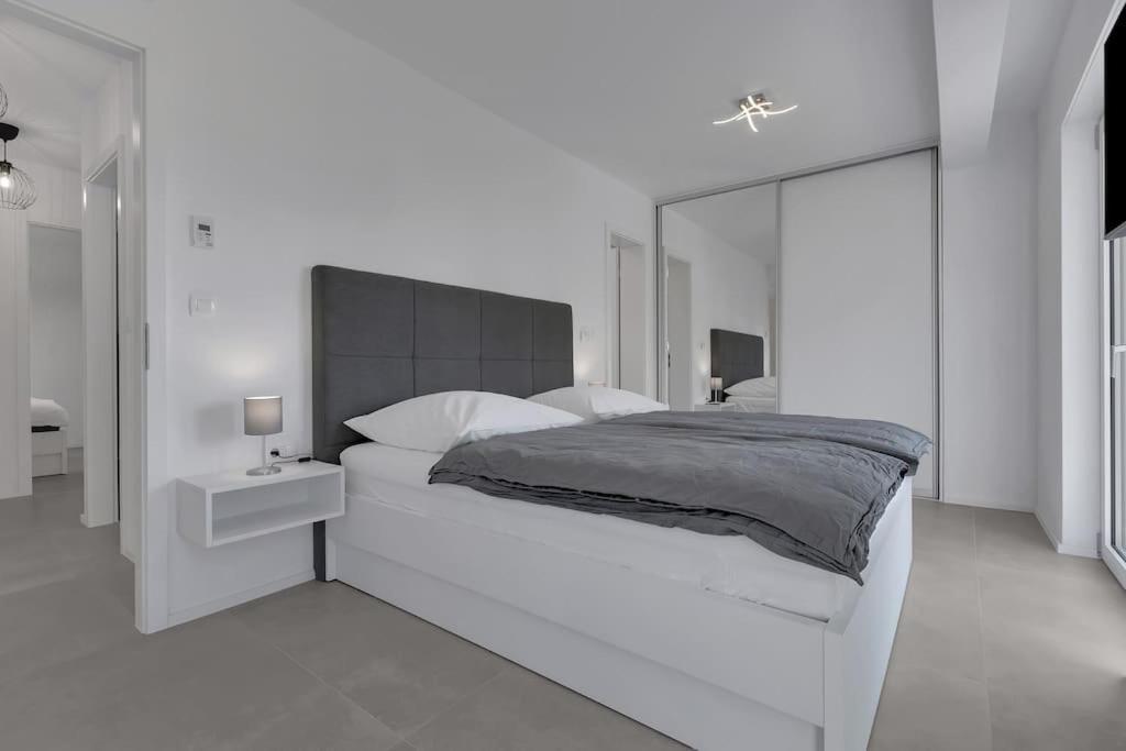 Apartman Delux With Private Pool - Makarska Exklusiv Тучепи Екстер'єр фото