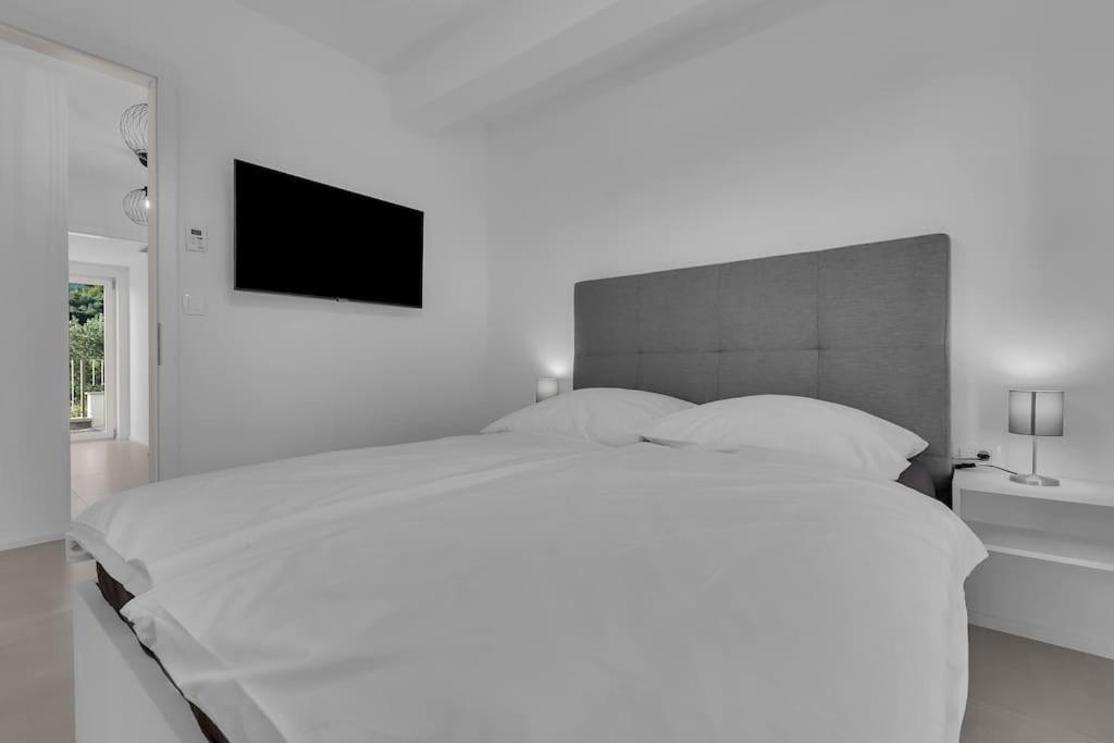 Apartman Delux With Private Pool - Makarska Exklusiv Тучепи Екстер'єр фото
