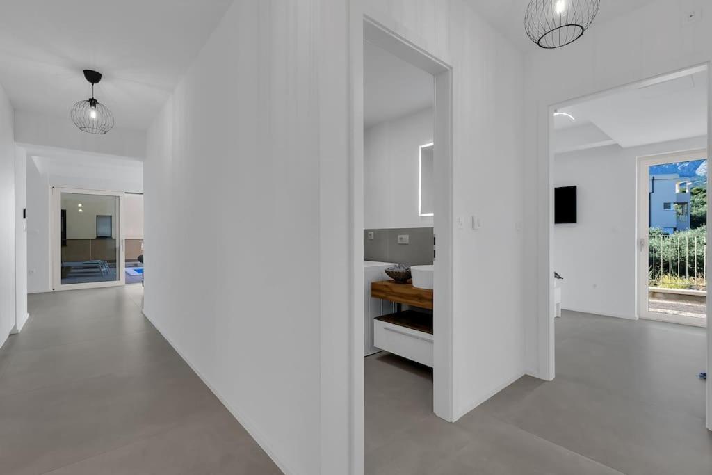 Apartman Delux With Private Pool - Makarska Exklusiv Тучепи Екстер'єр фото
