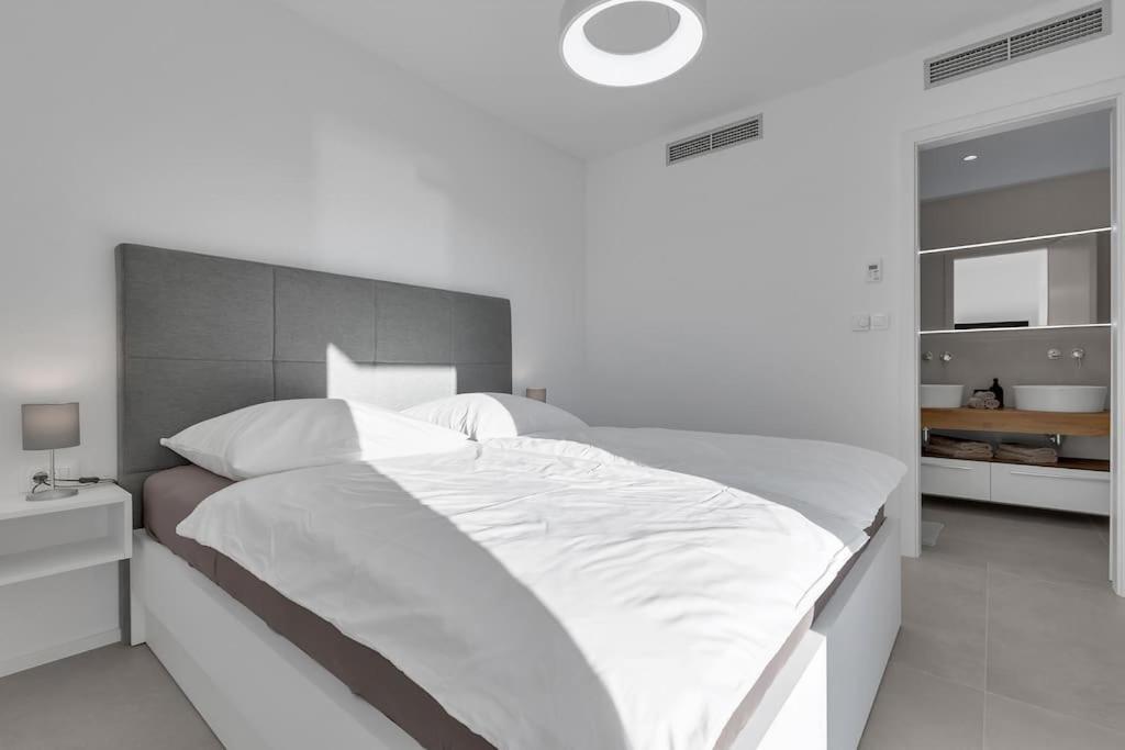 Apartman Delux With Private Pool - Makarska Exklusiv Тучепи Екстер'єр фото